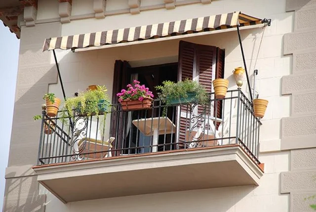 How do you cover a balcony from rain and wind? - Home Improvement Cast