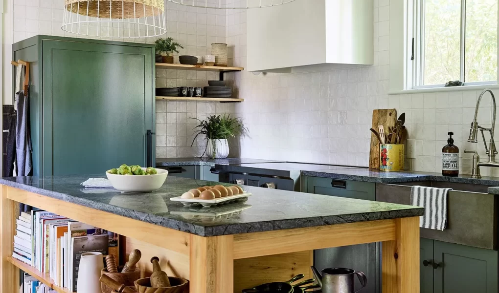 What cabinet colour looks best with black countertops? - Home ...