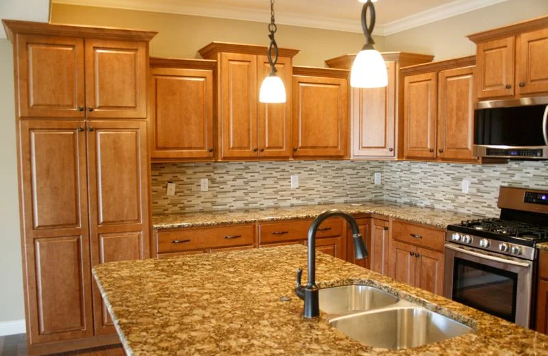 What color of granite looks best with oak cabinets? - Home Improvement Cast