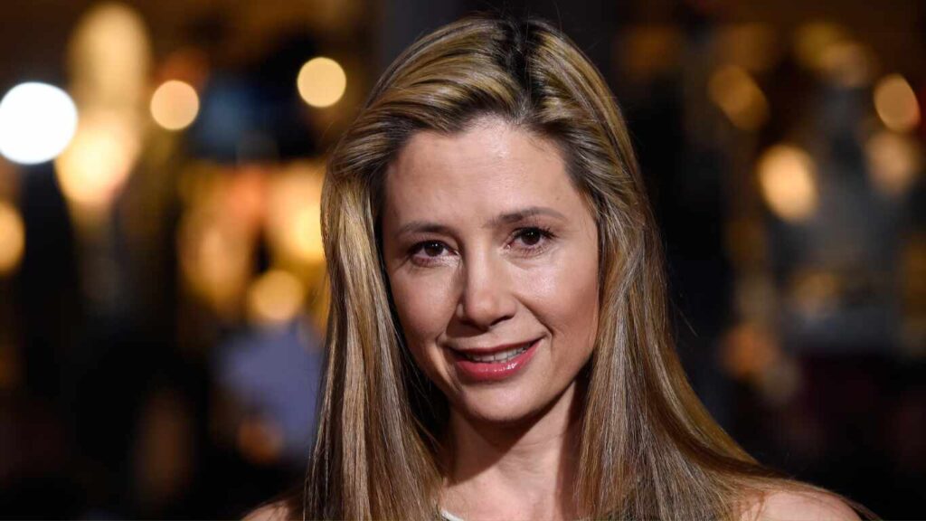 mira sorvino net worth